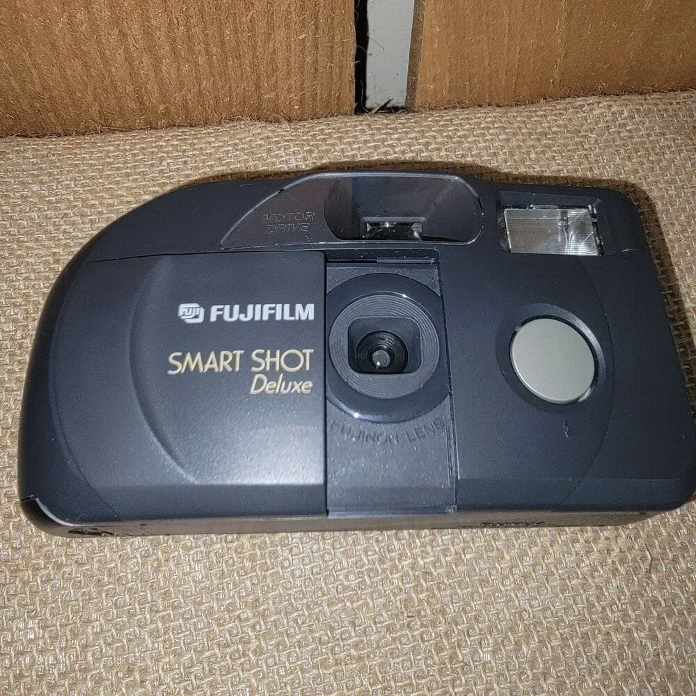 FujiFilm Fuji 35mm Film Camera Outfit Smart Shot Deluxe W/Travel Case